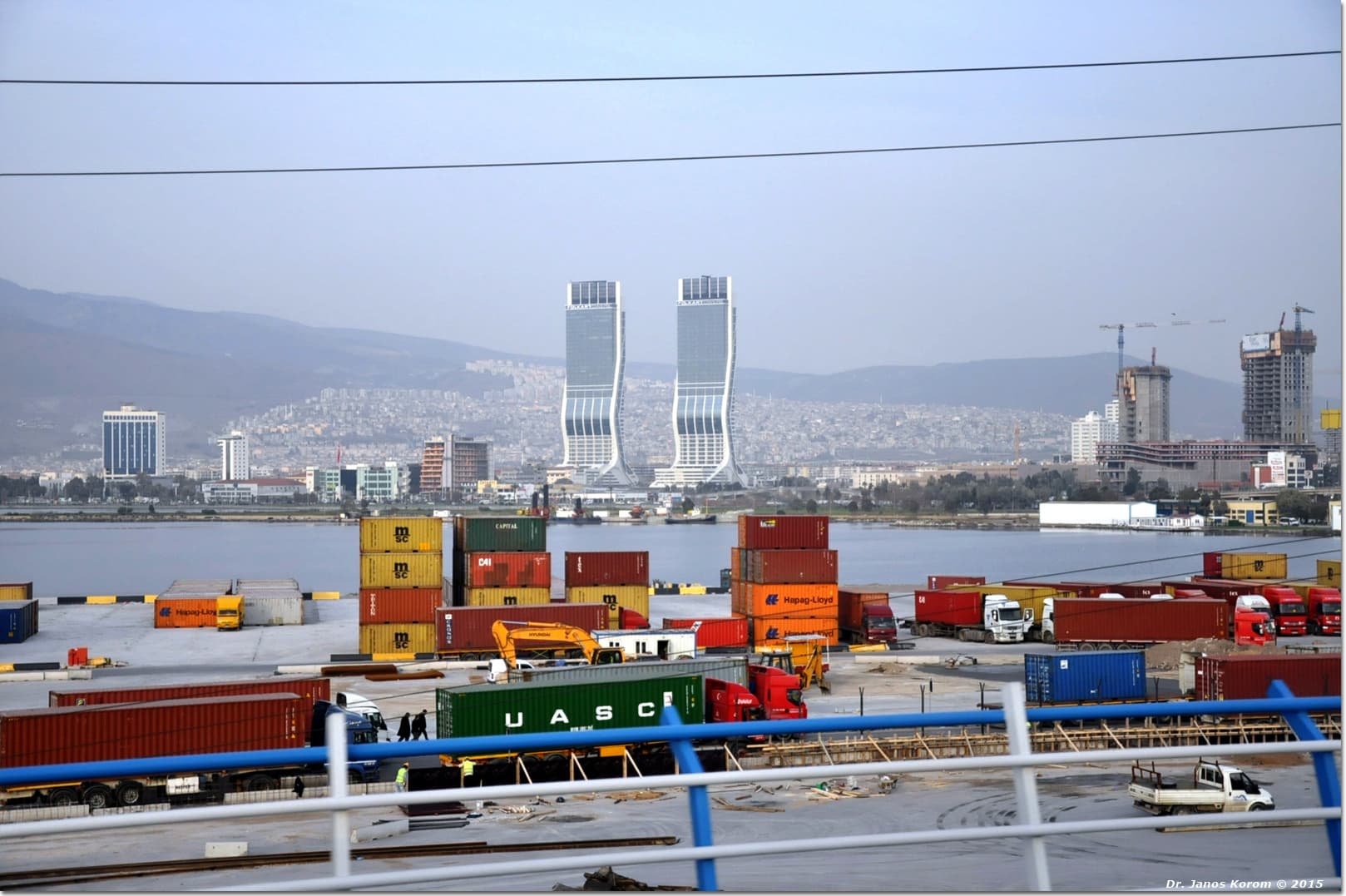 İzmir Limanı ve Folkart Kuleleri